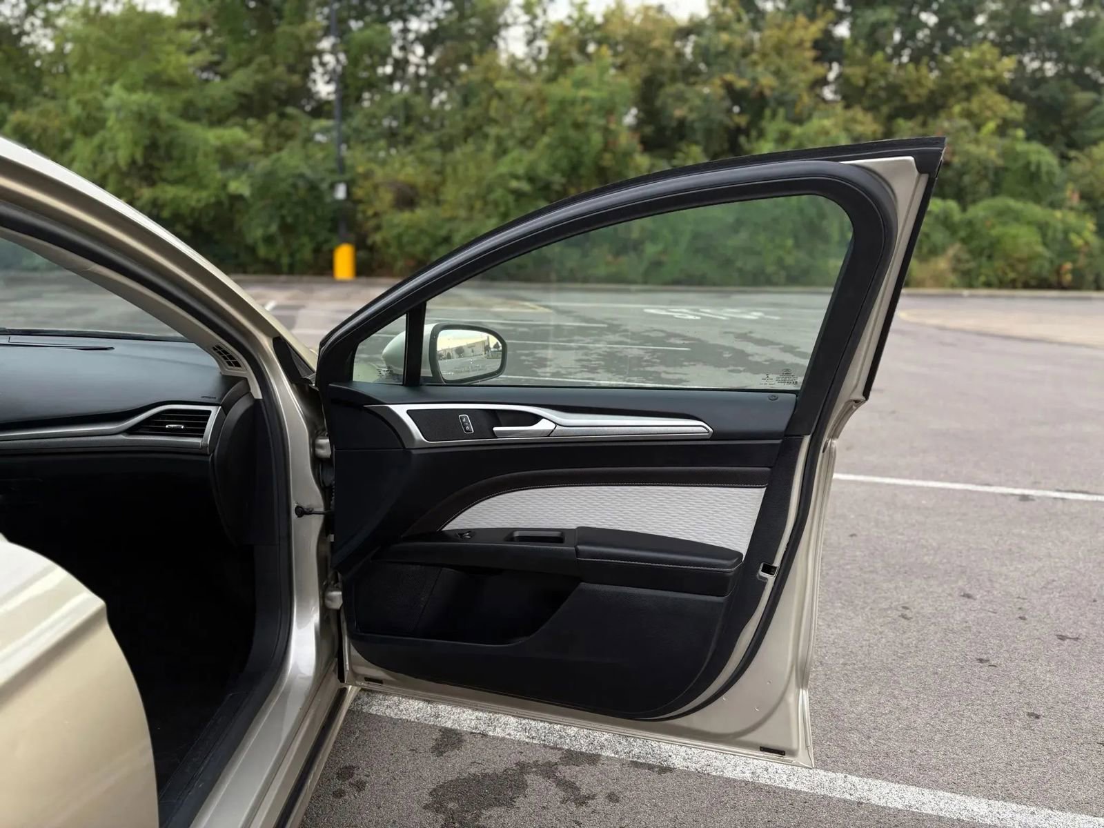 Used 2019 Ford Fusion SE w/ Equipment Group 151A image 14