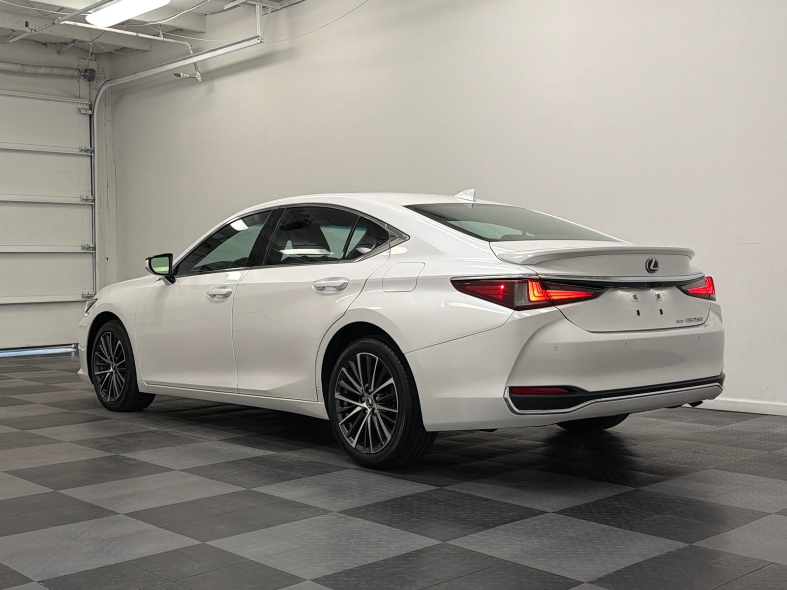 Used 2023 Lexus ES 250 w/ Premium Package AWD/4WD image 6
