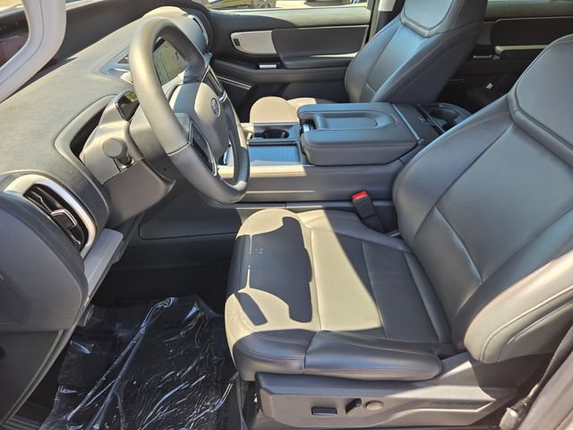 Used 2025 Ford Expedition Active AWD/4WD image 10