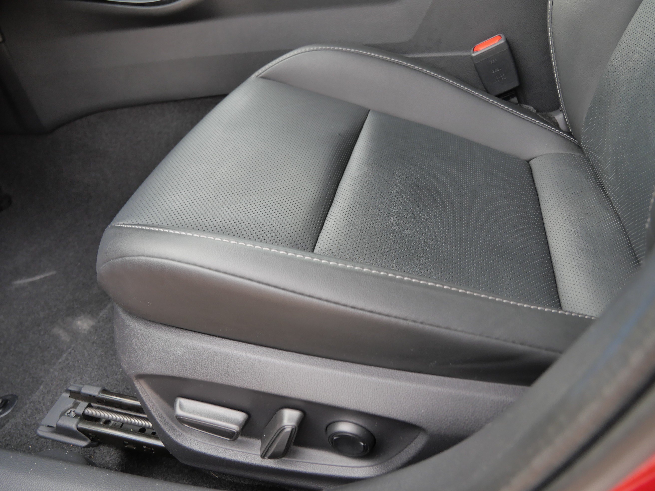 Certified 2025 Toyota Prius XLE FWD image 21