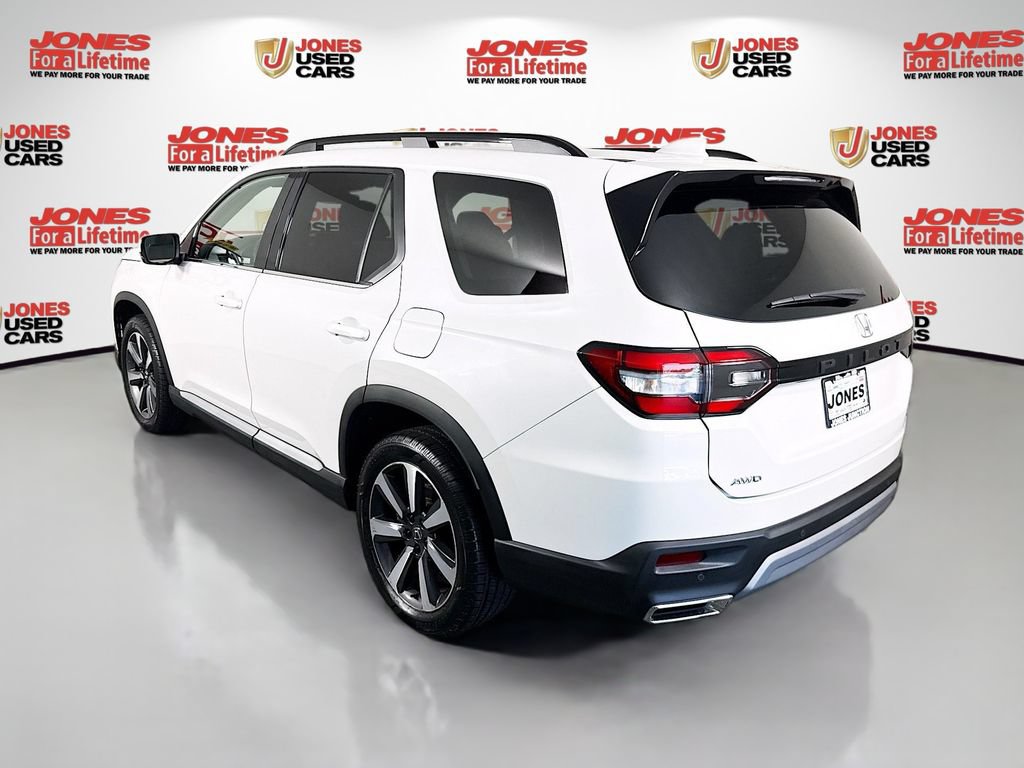 Used 2023 Honda Pilot Touring image 2