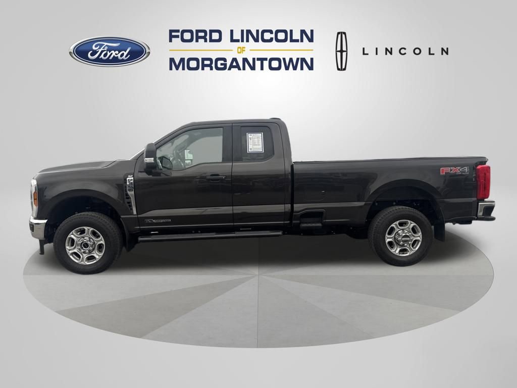 Used 2025 Ford F350 XLT image 1
