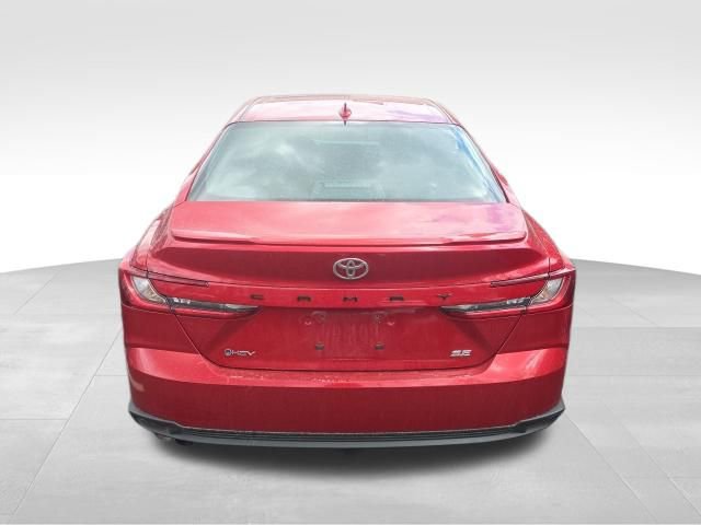 Used 2025 Toyota Camry SE image 4