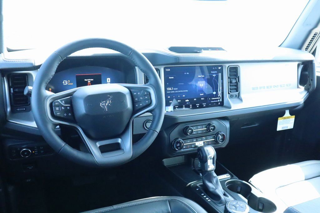 New 2025 Ford Bronco Outer Banks image 2