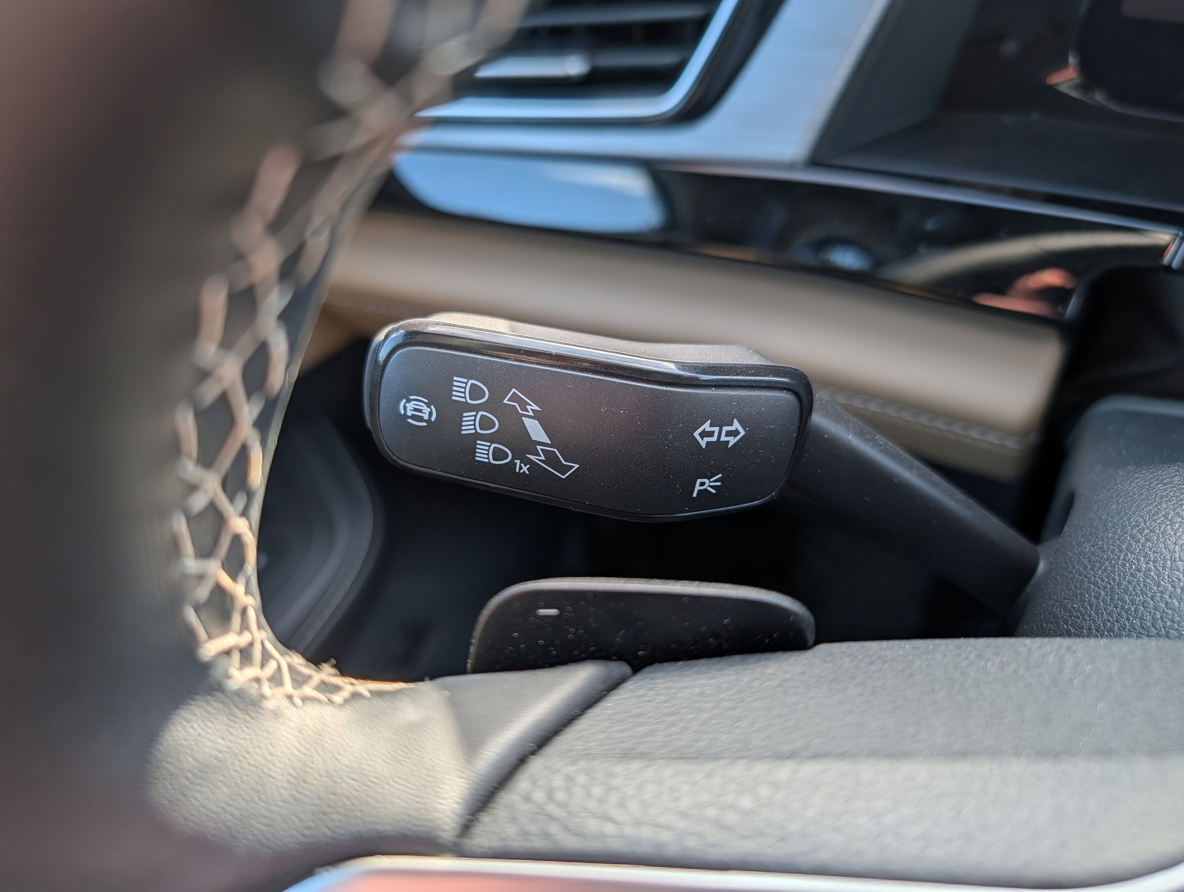 Certified 2025 Volkswagen Atlas Cross Sport SE image 25