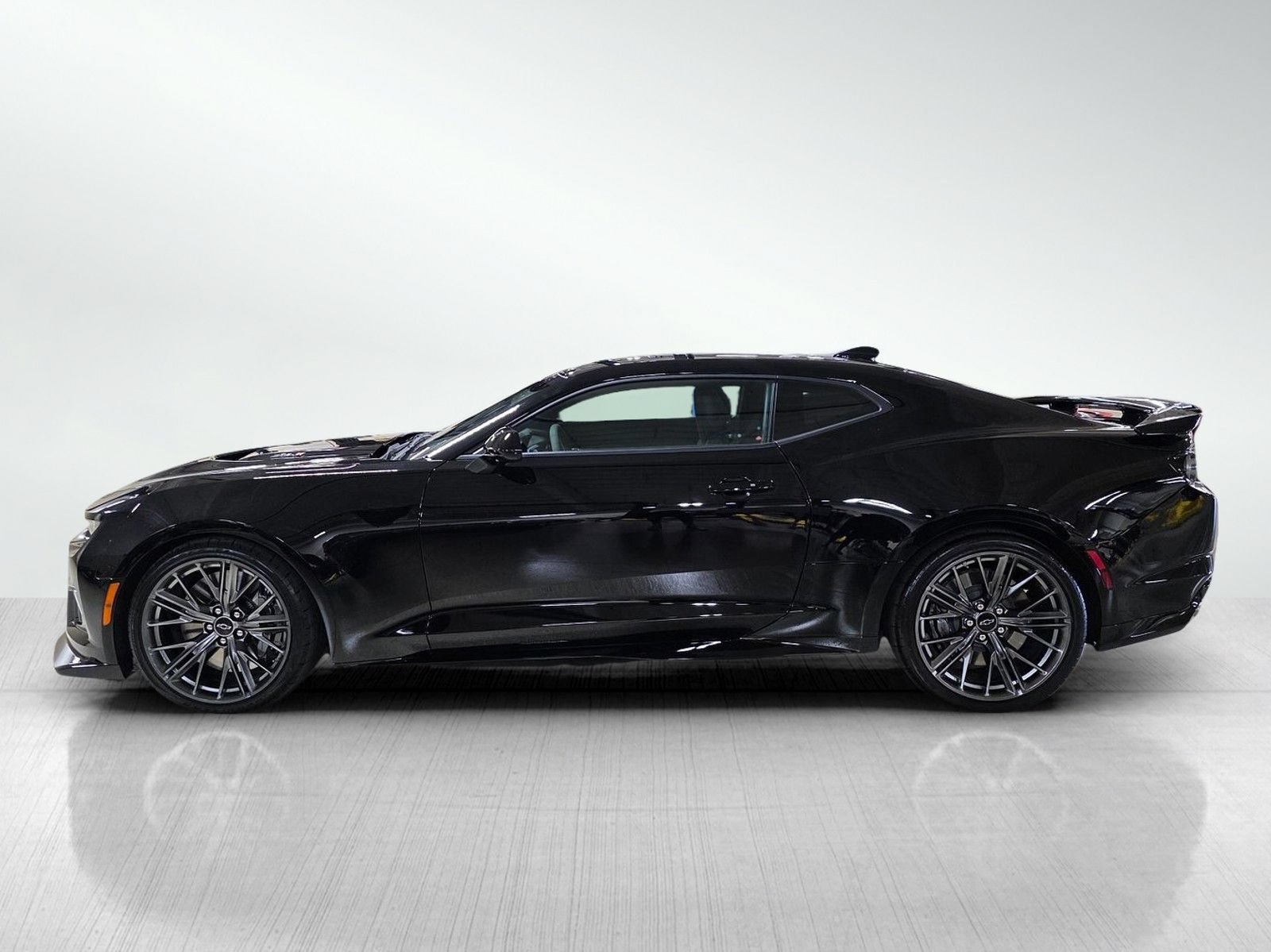 Used 2022 Chevrolet Camaro ZL1 RWD image 4