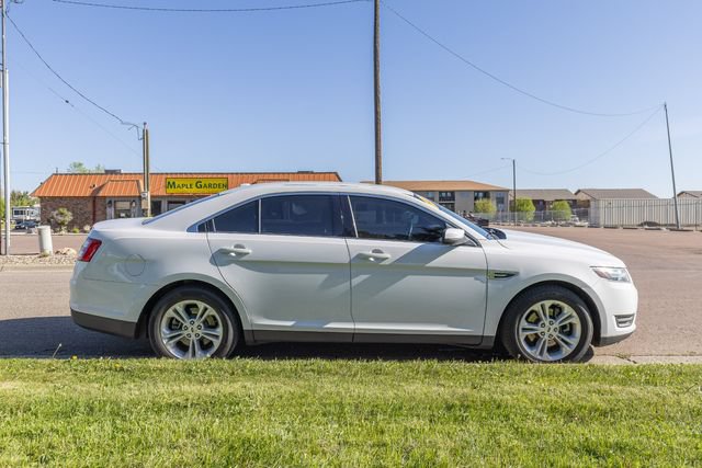 Used 2017 Ford Taurus SEL AWD/4WD image 4