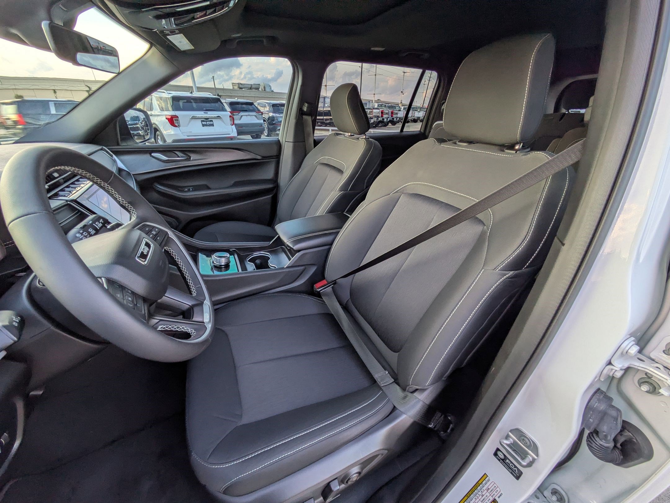 Used 2025 Jeep Grand Cherokee L Laredo image 16