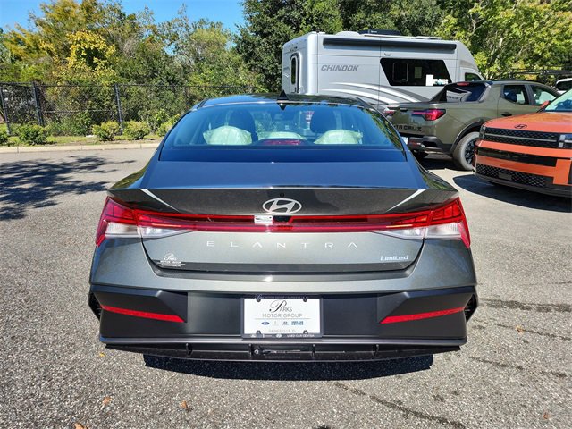 New 2025 Hyundai Elantra Limited image 4