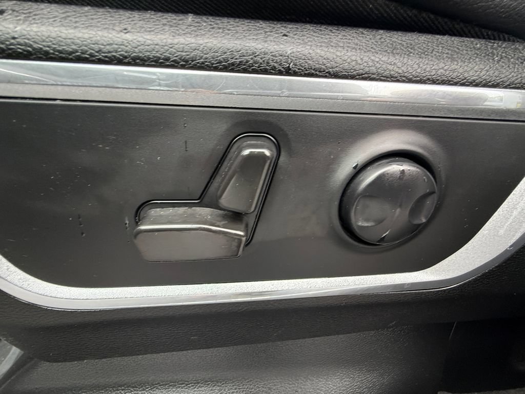 Used 2023 RAM 1500 Laramie AWD/4WD image 10