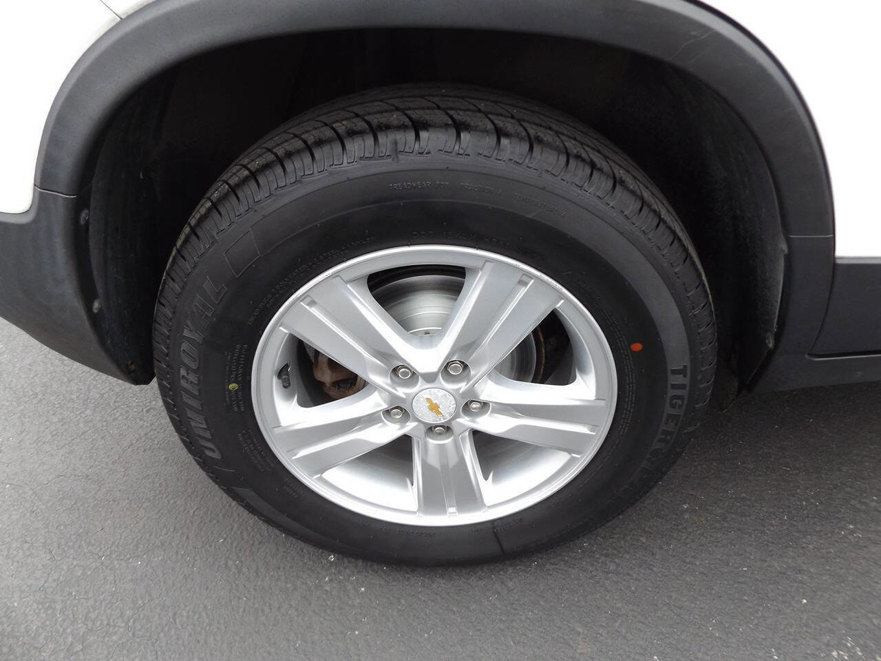 Used 2016 Chevrolet Trax LT w/ LT Sun and Sound Package image 32