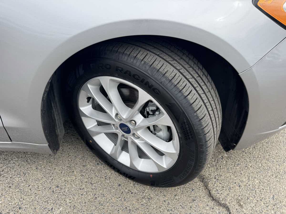 Used 2020 Ford Fusion SE FWD image 39