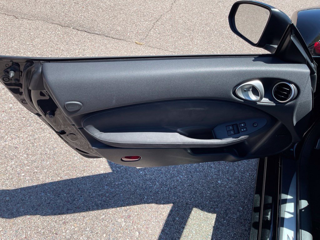 Used 2015 Nissan 370Z Touring Sport RWD image 12