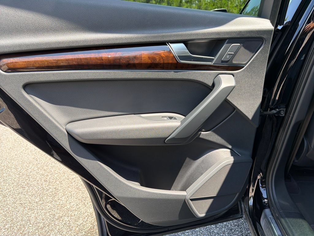 Used 2018 Audi Q5 2.0T Premium AWD/4WD image 32