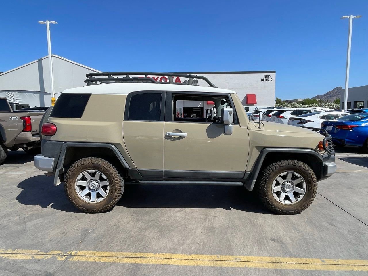 Used 2014 Toyota FJ Cruiser 4WD w/ Upgrade Package image 3