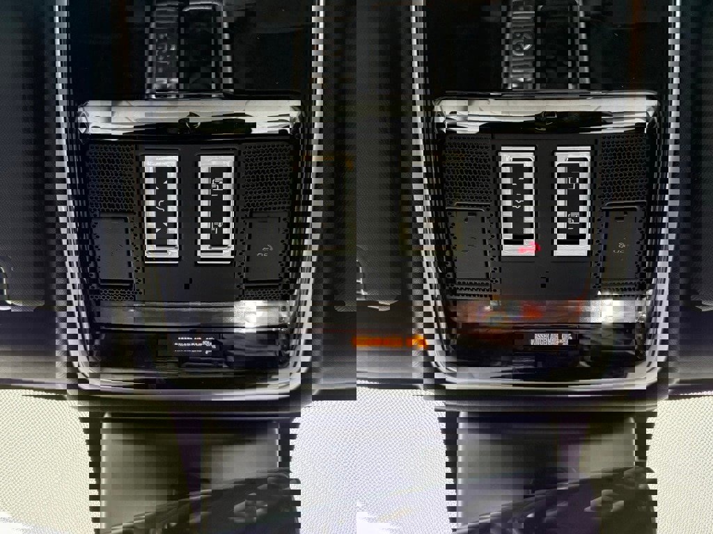 Used 2021 Land Rover Range Rover Sport HSE Silver Edition image 29