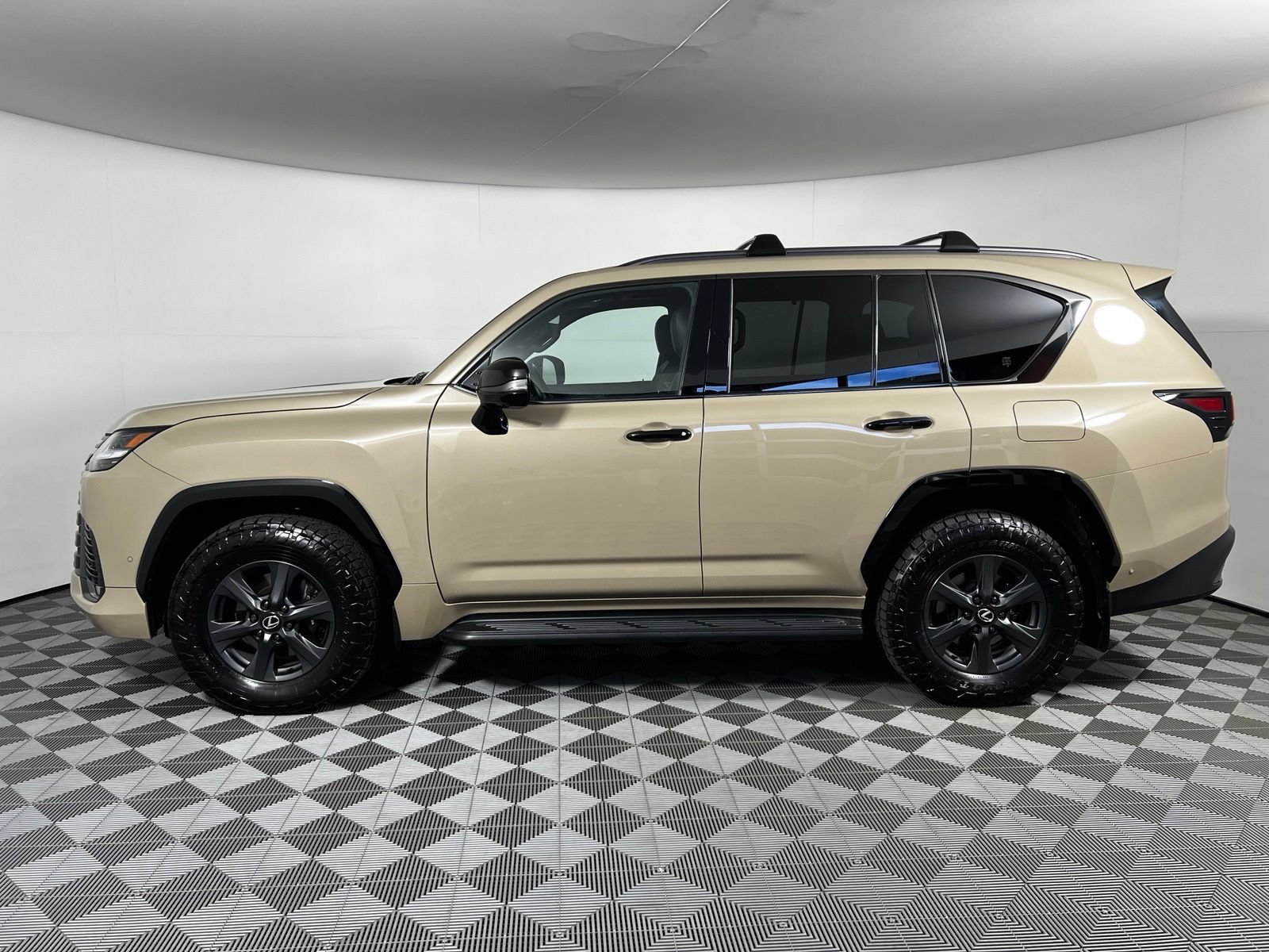 Used 2025 Lexus LX 700h Overtrail AWD/4WD image 8