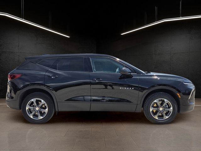 Used 2025 Chevrolet Blazer LT FWD image 8