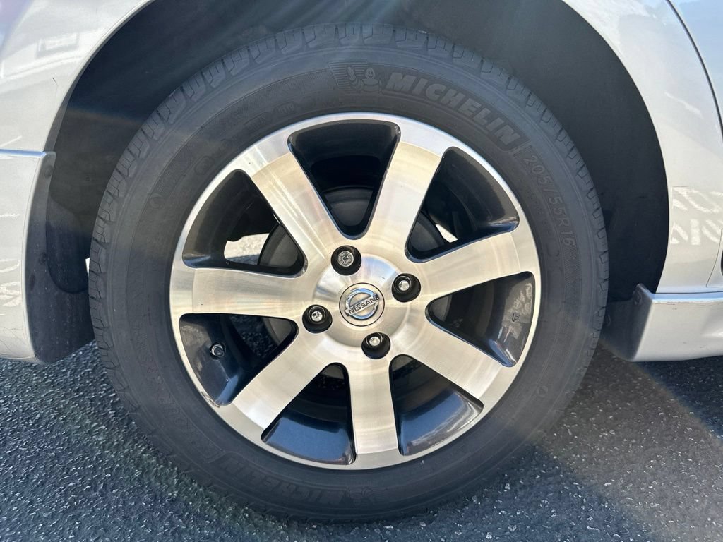 Used 2012 Nissan Sentra 2.0 SR w/ Special Edition Pkg FWD image 4