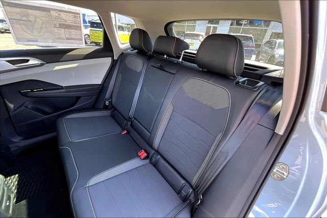 New 2025 Volkswagen Taos SE image 11