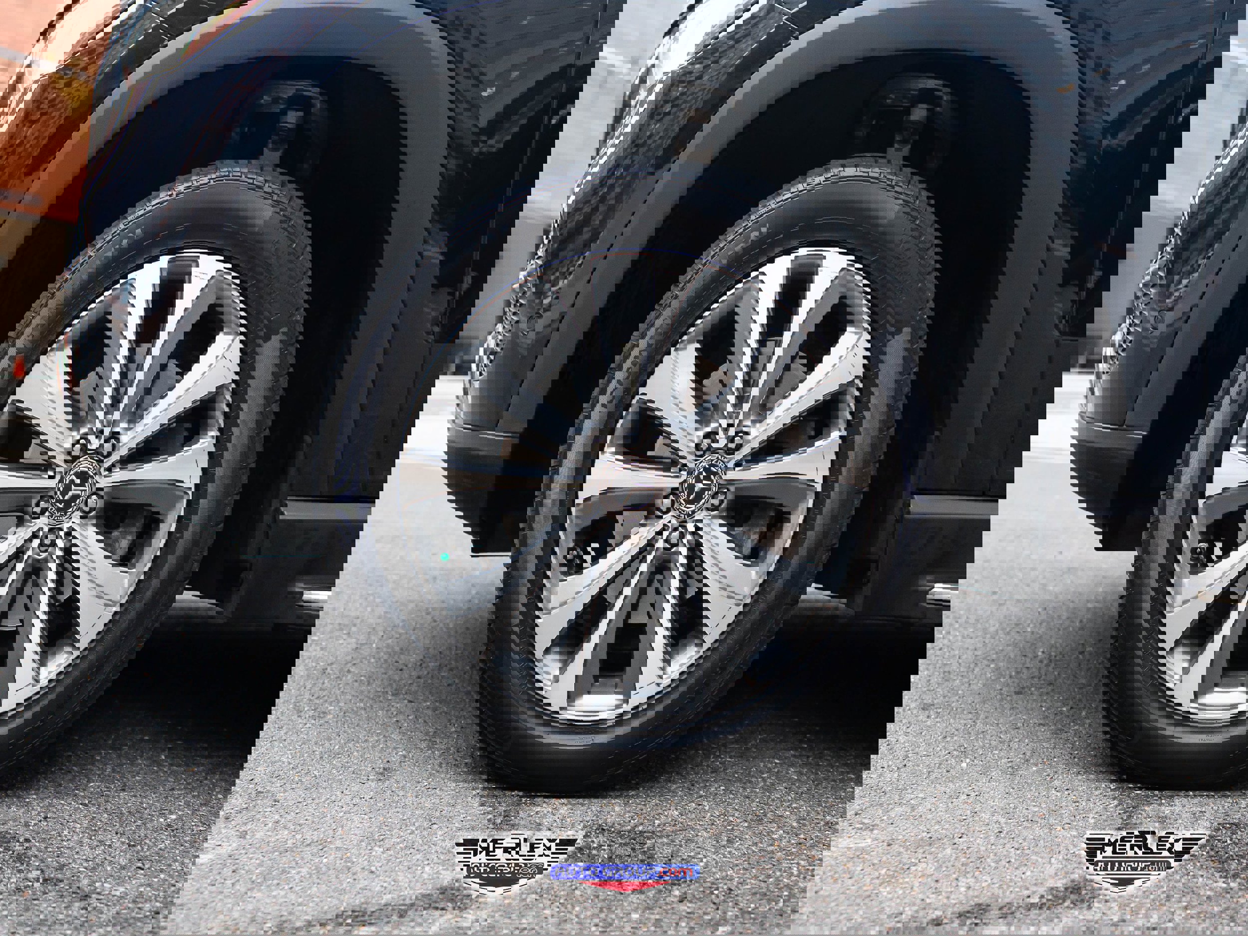 Used 2021 Mercedes-Benz GLE 350 350 4MATIC w/ Premium Package image 9