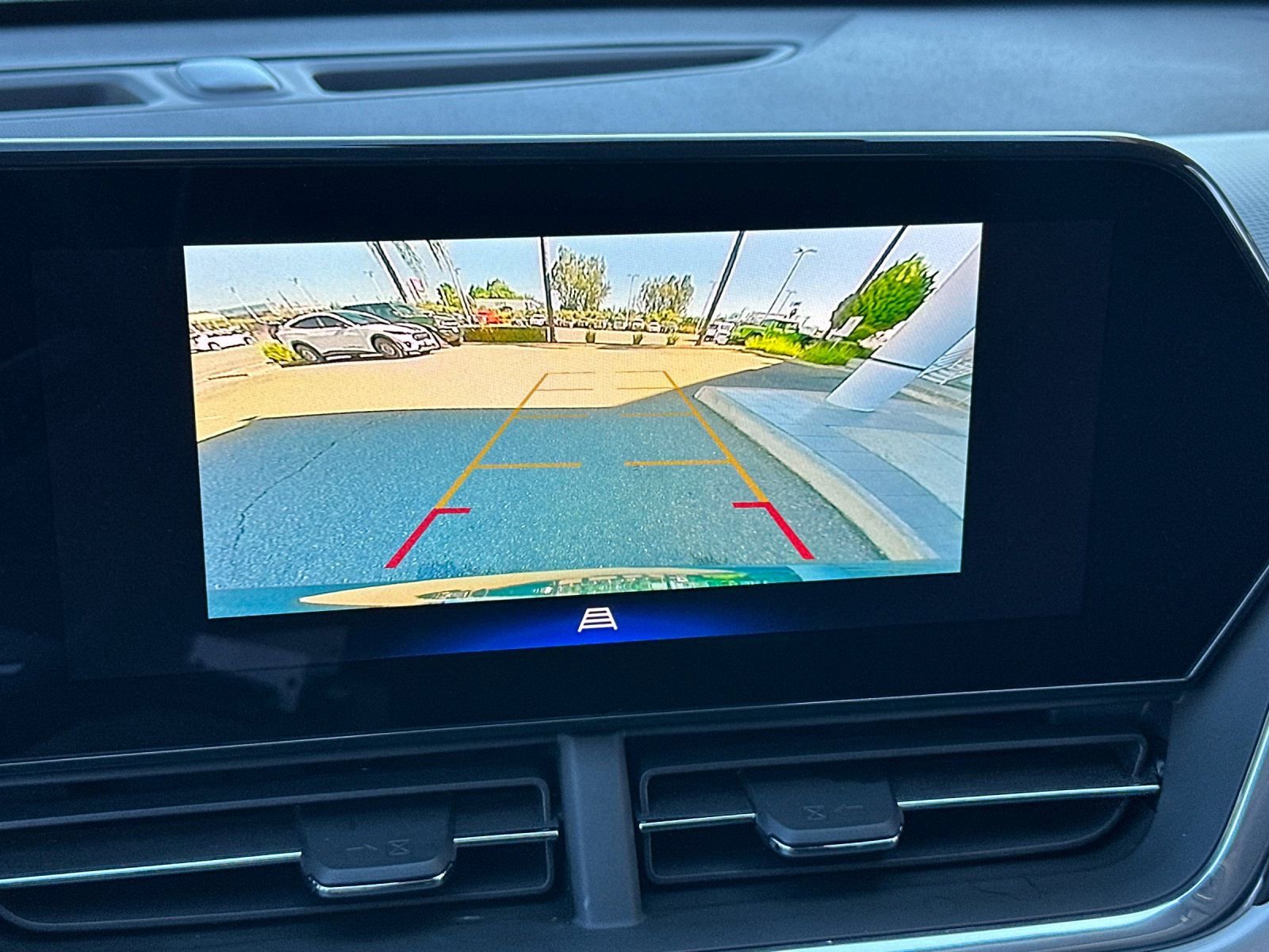 Used 2025 Chevrolet Trax LT image 18