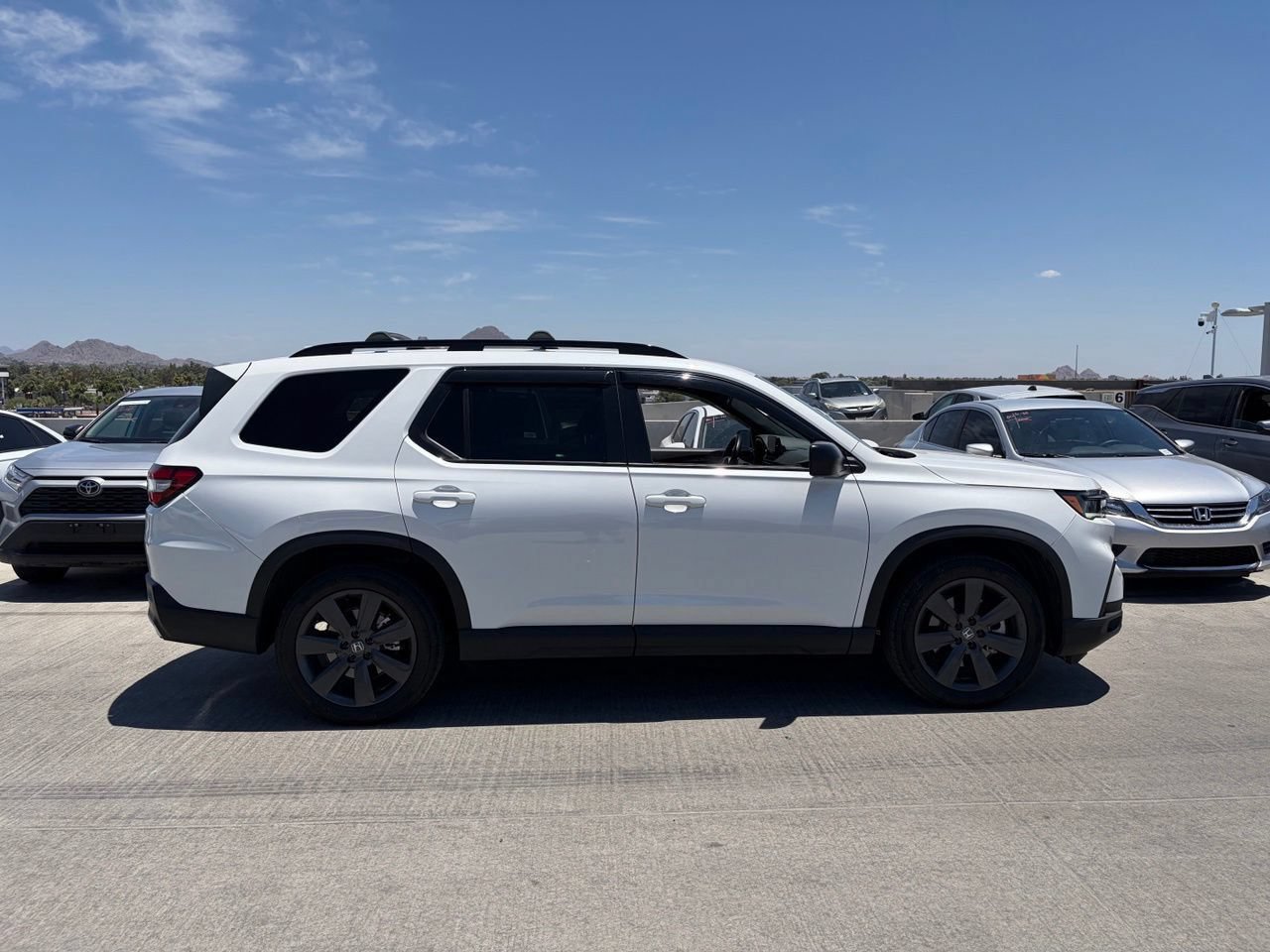 Used 2025 Honda Pilot Sport image 2