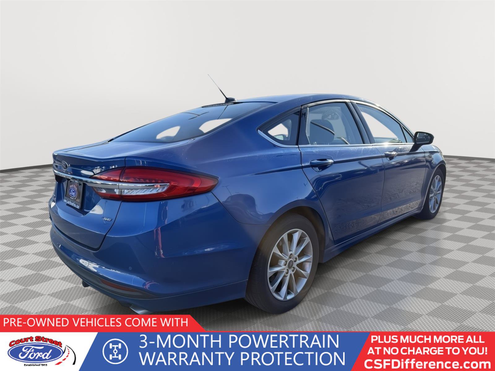 Used 2017 Ford Fusion SE w/ Fusion SE Technology Package image 3