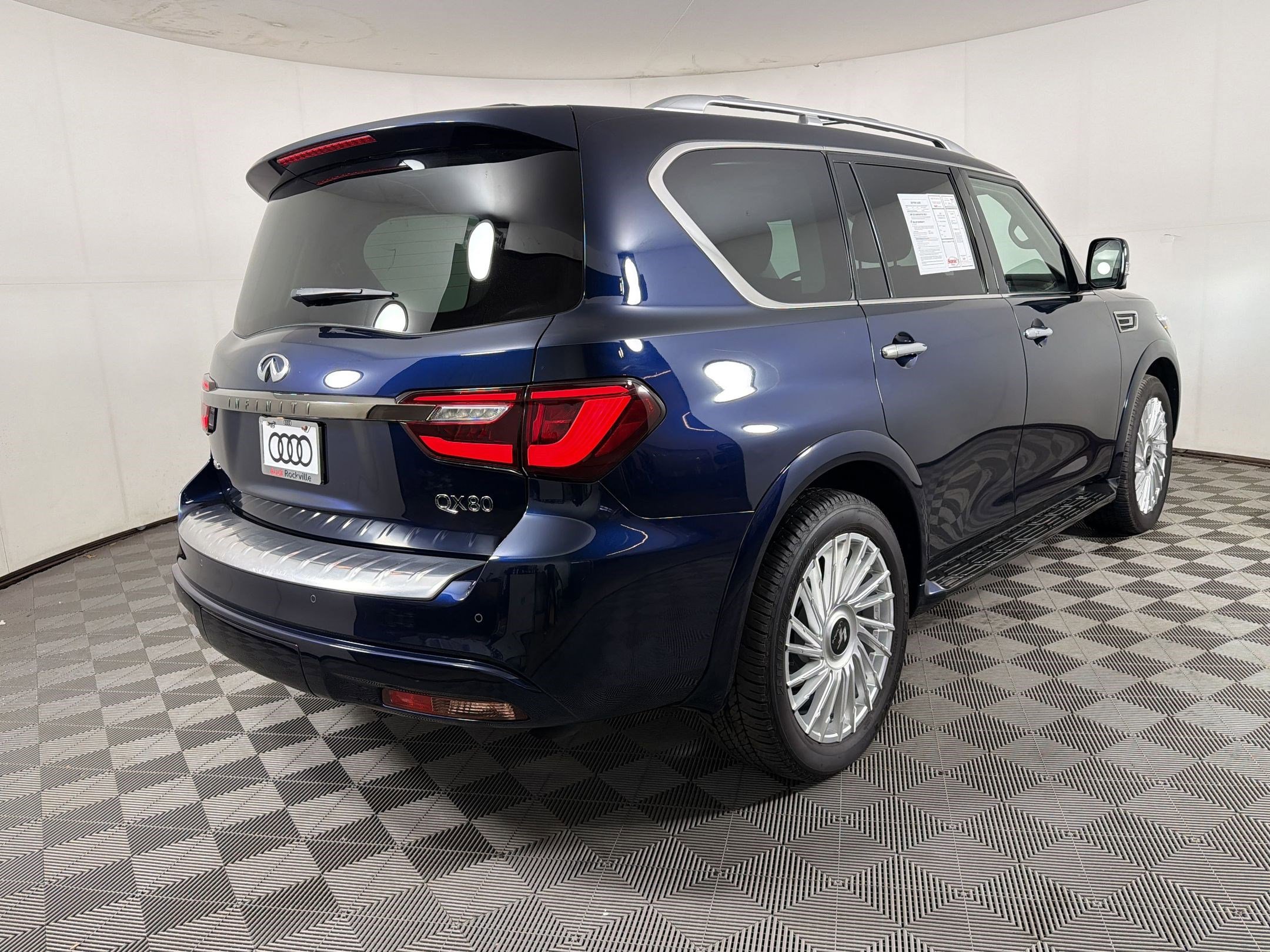 Used 2023 INFINITI QX80 Premium Select w/ Cargo Package AWD/4WD image 9