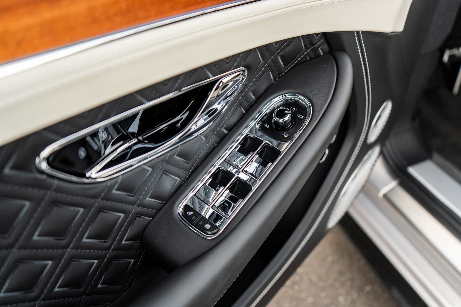 Certified 2023 Bentley Continental GT Azure image 24