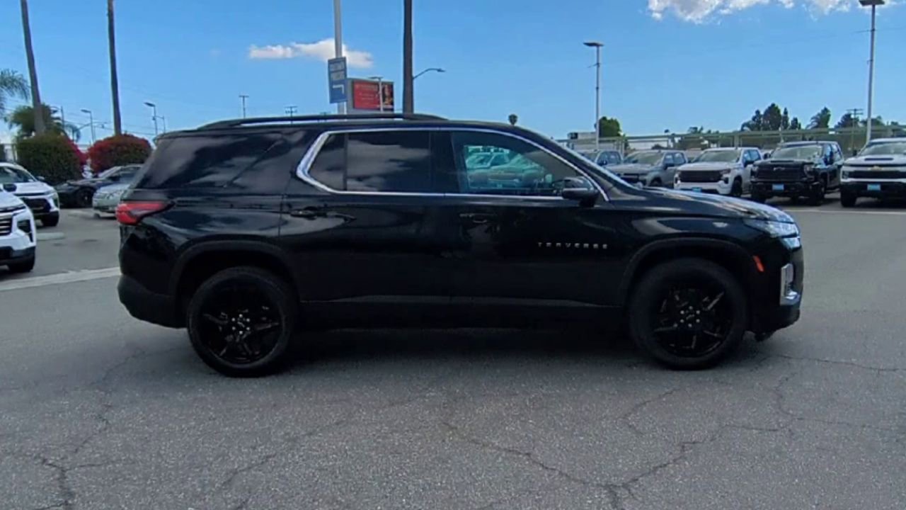 Used 2023 Chevrolet Traverse LT FWD image 9