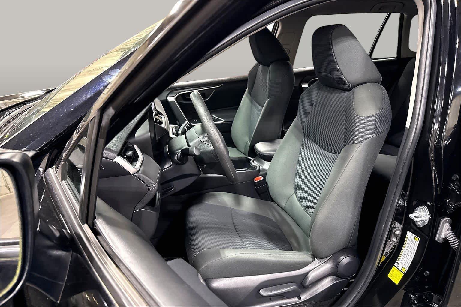 Used 2023 Toyota RAV4 LE AWD/4WD image 8