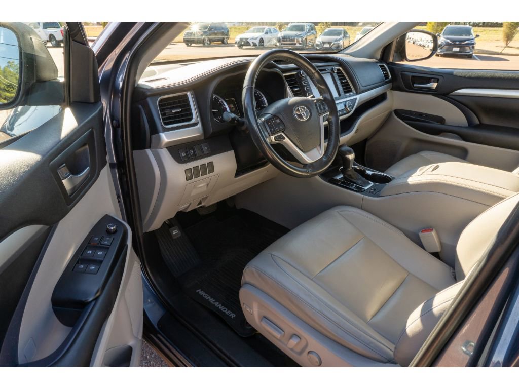 Used 2019 Toyota Highlander XLE image 10