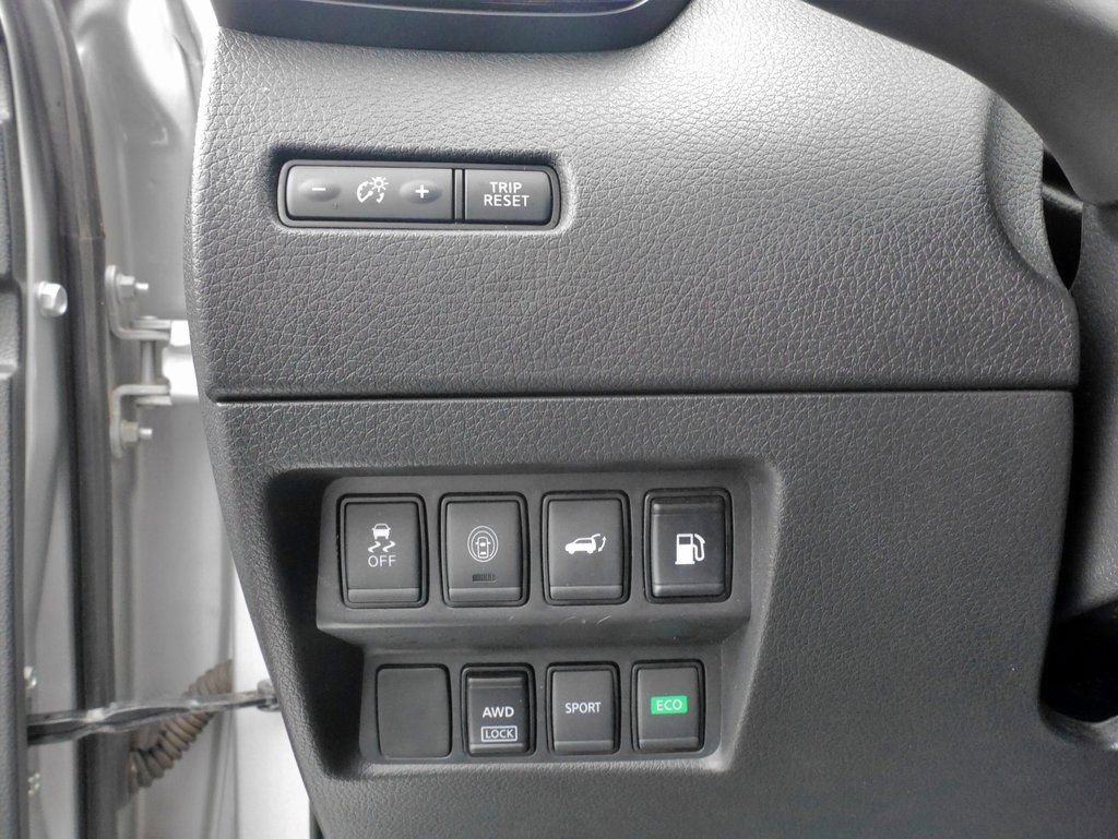 Used 2020 Nissan Rogue SV image 24