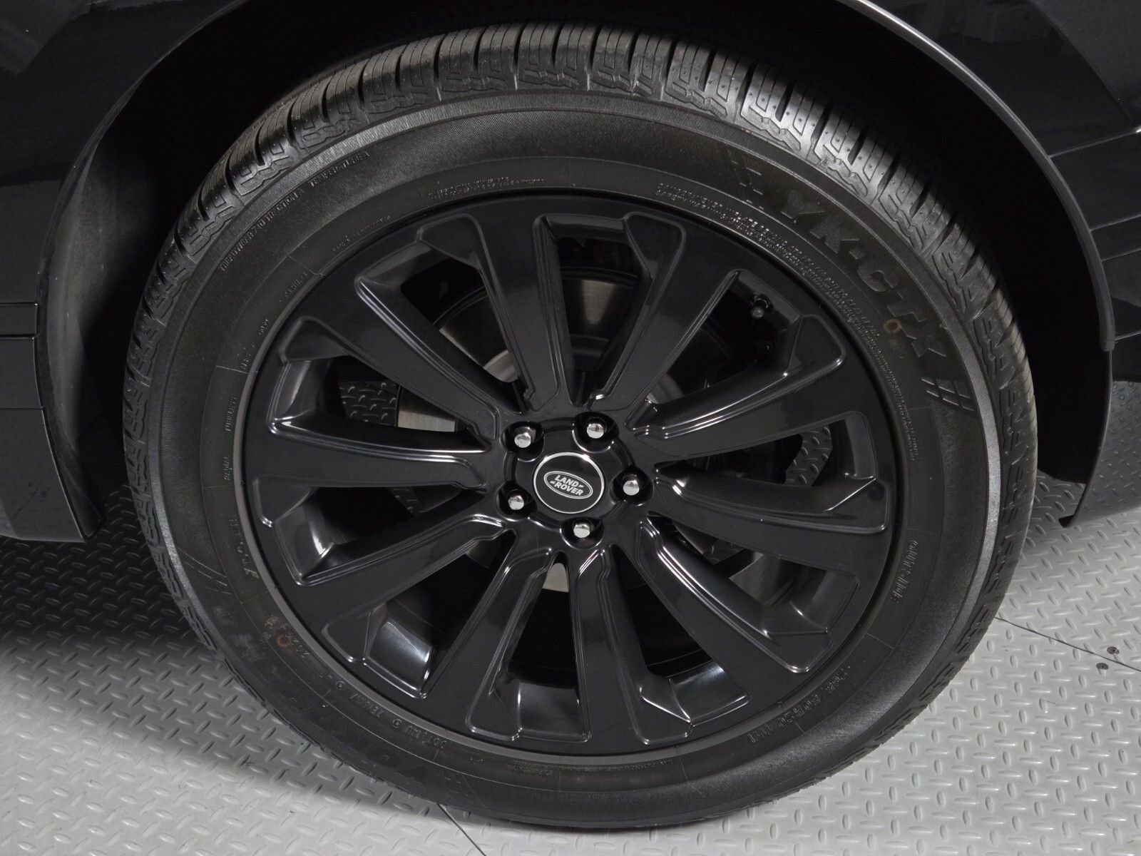 Used 2019 Land Rover Range Rover Velar R-Dynamic SE AWD/4WD image 10