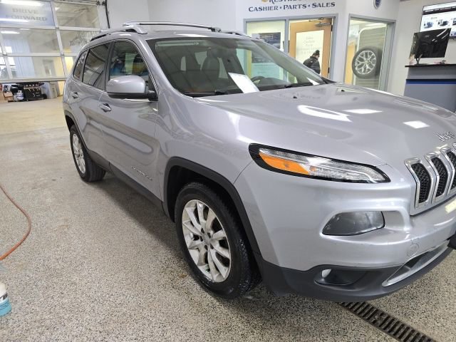 Used 2015 Jeep Cherokee Limited w/ Luxury Group image 3