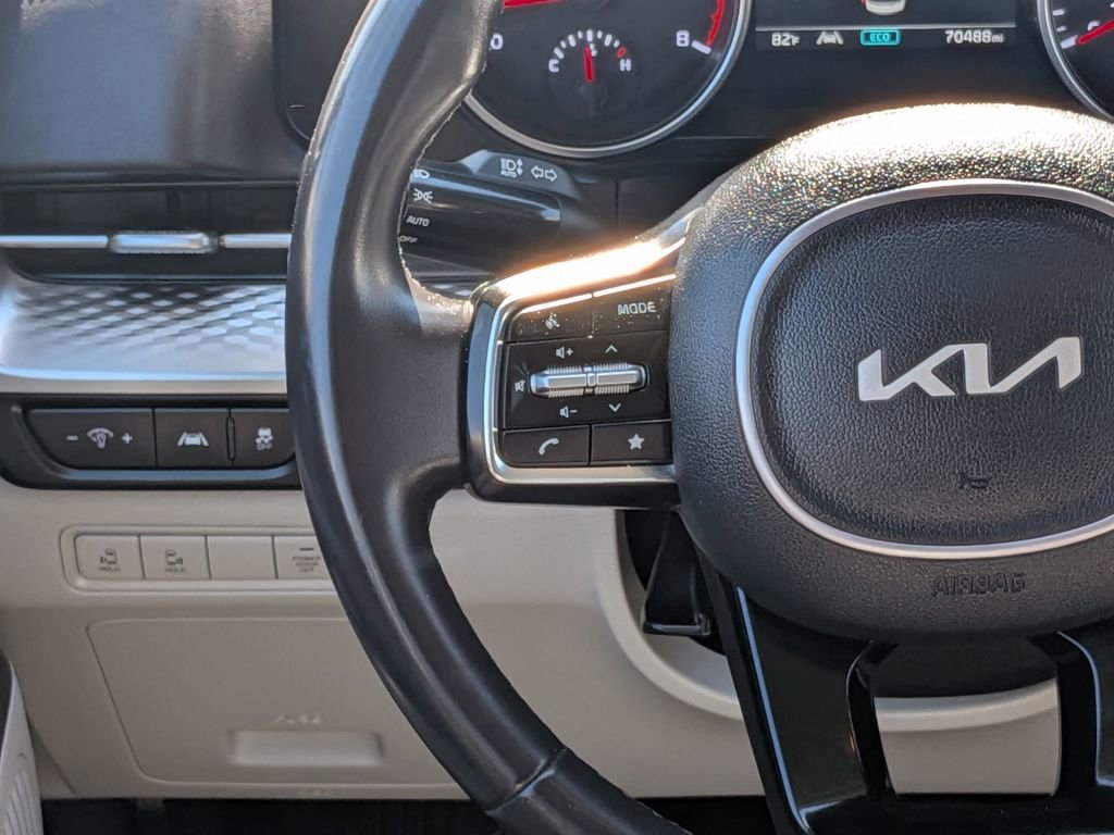 Used 2024 Kia Carnival LX image 23