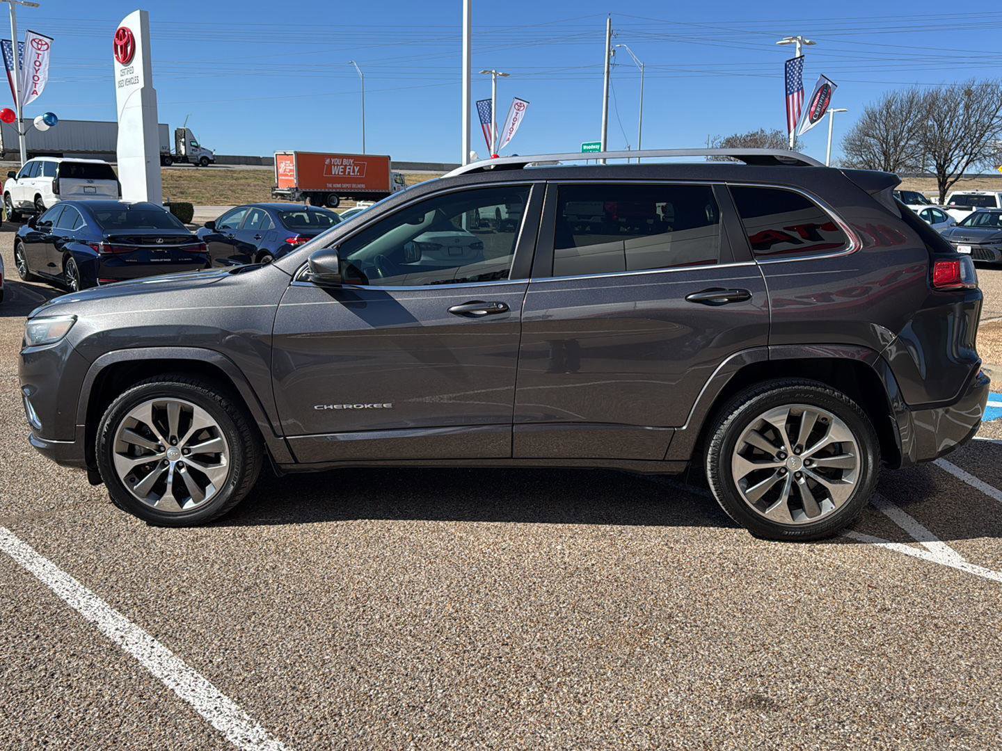 Used 2019 Jeep Cherokee Overland w/ Technology Group image 7