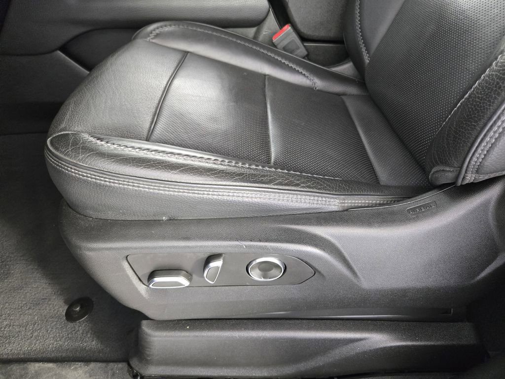 Used 2023 GMC Yukon XL Denali image 25