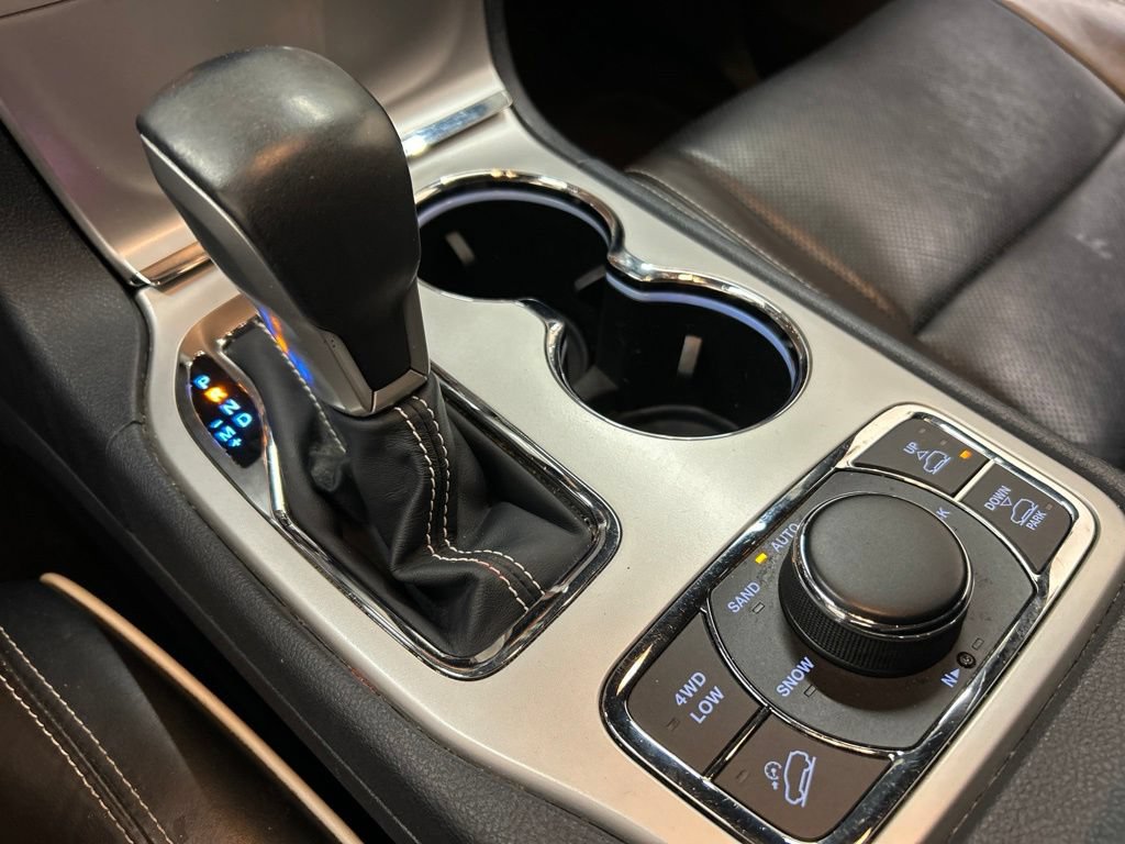 Used 2016 Jeep Grand Cherokee Overland AWD/4WD image 23