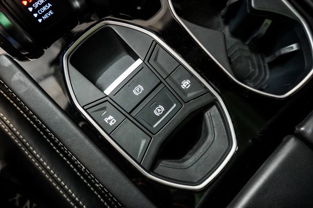 Used 2022 Lamborghini Urus AWD/4WD image 28