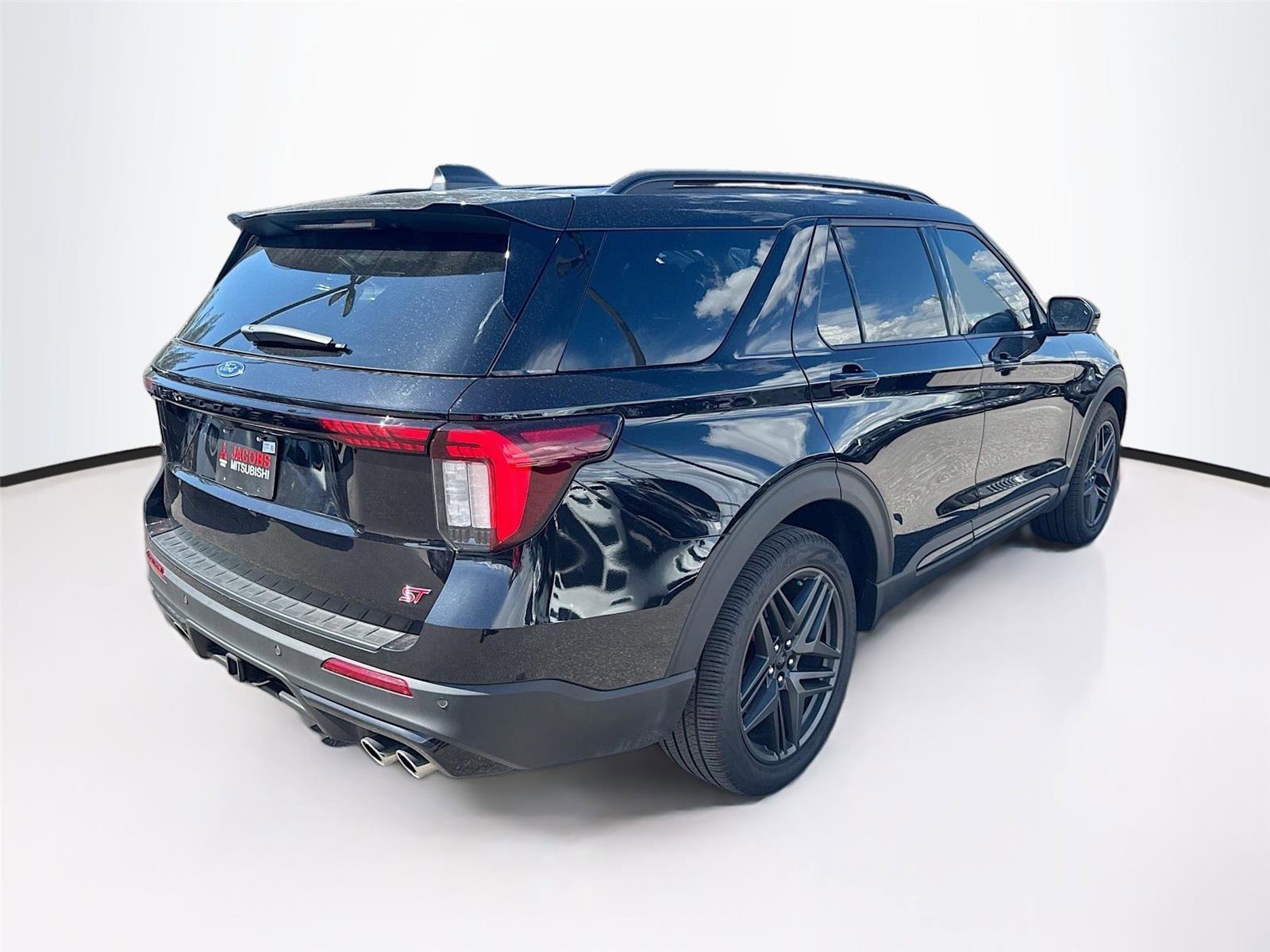 Used 2025 Ford Explorer ST image 7