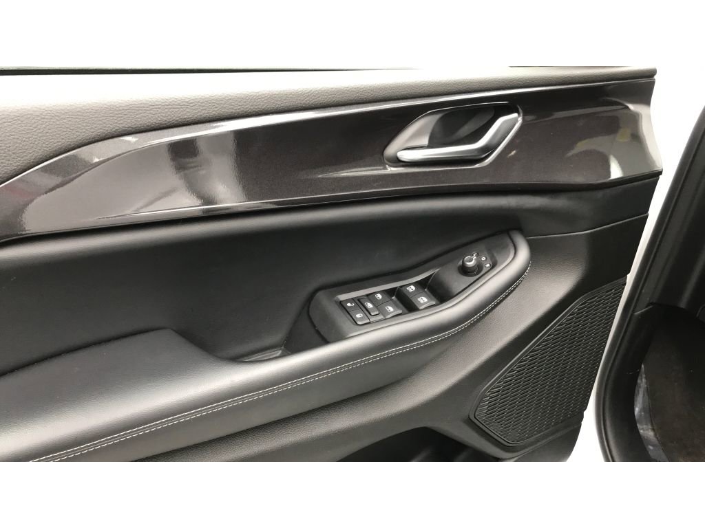 Used 2023 Jeep Grand Cherokee Altitude image 6