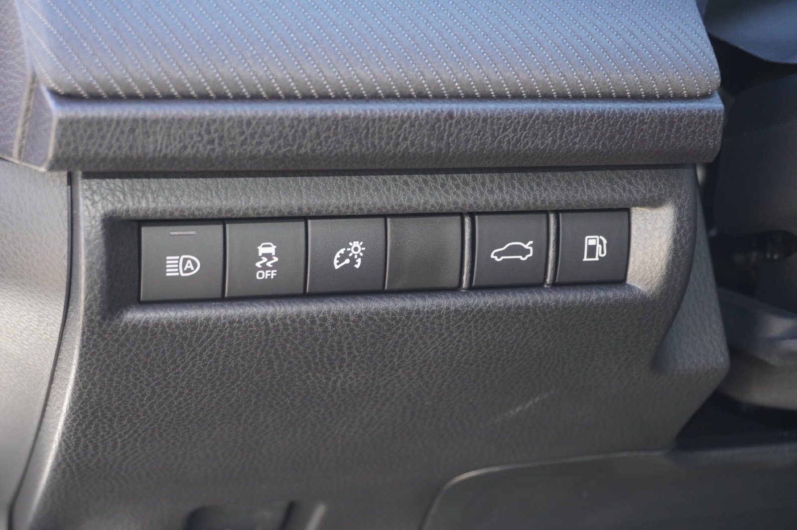 Used 2026 Toyota Camry SE w/ Multimedia Upgrade Package FWD image 11