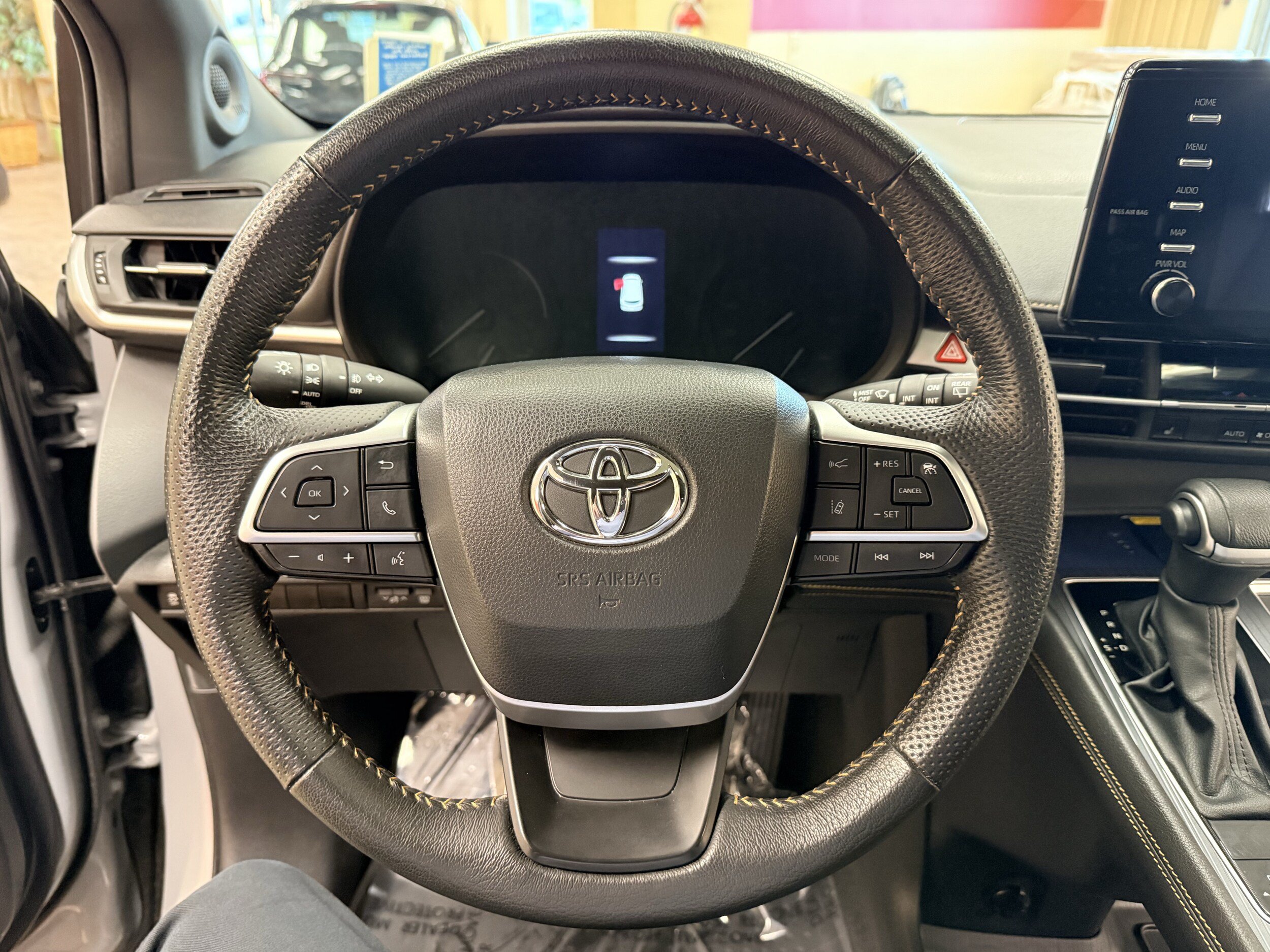 Used 2024 Toyota Sienna XLE Woodland Edition AWD/4WD image 13