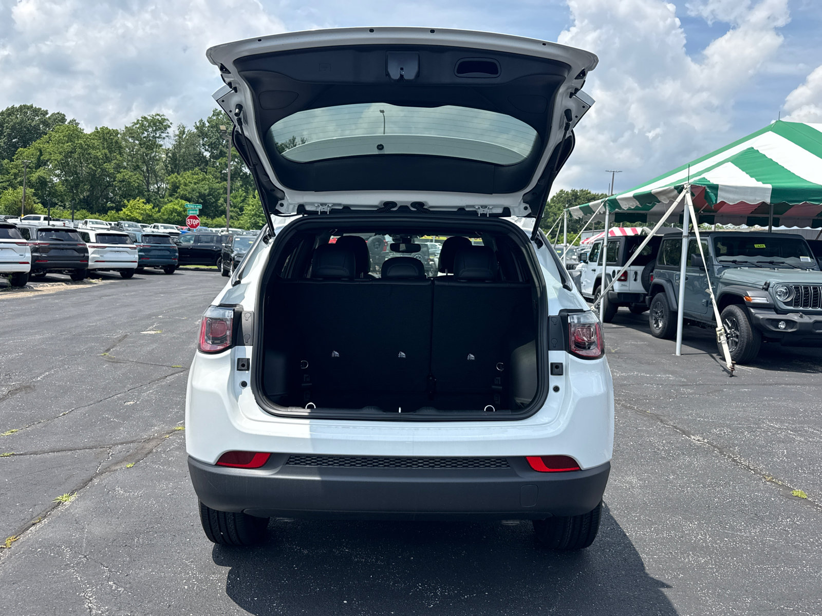 New 2026 Jeep Compass Latitude AWD/4WD image 18