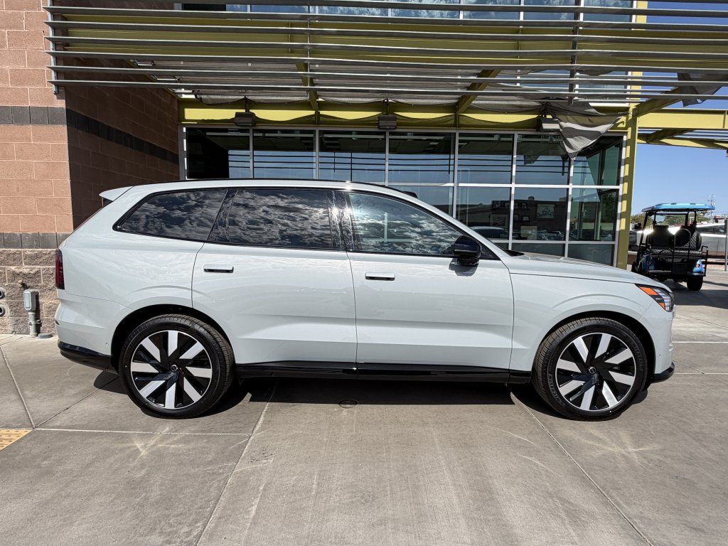 Used 2025 Volvo EX90 Ultra AWD/4WD image 9