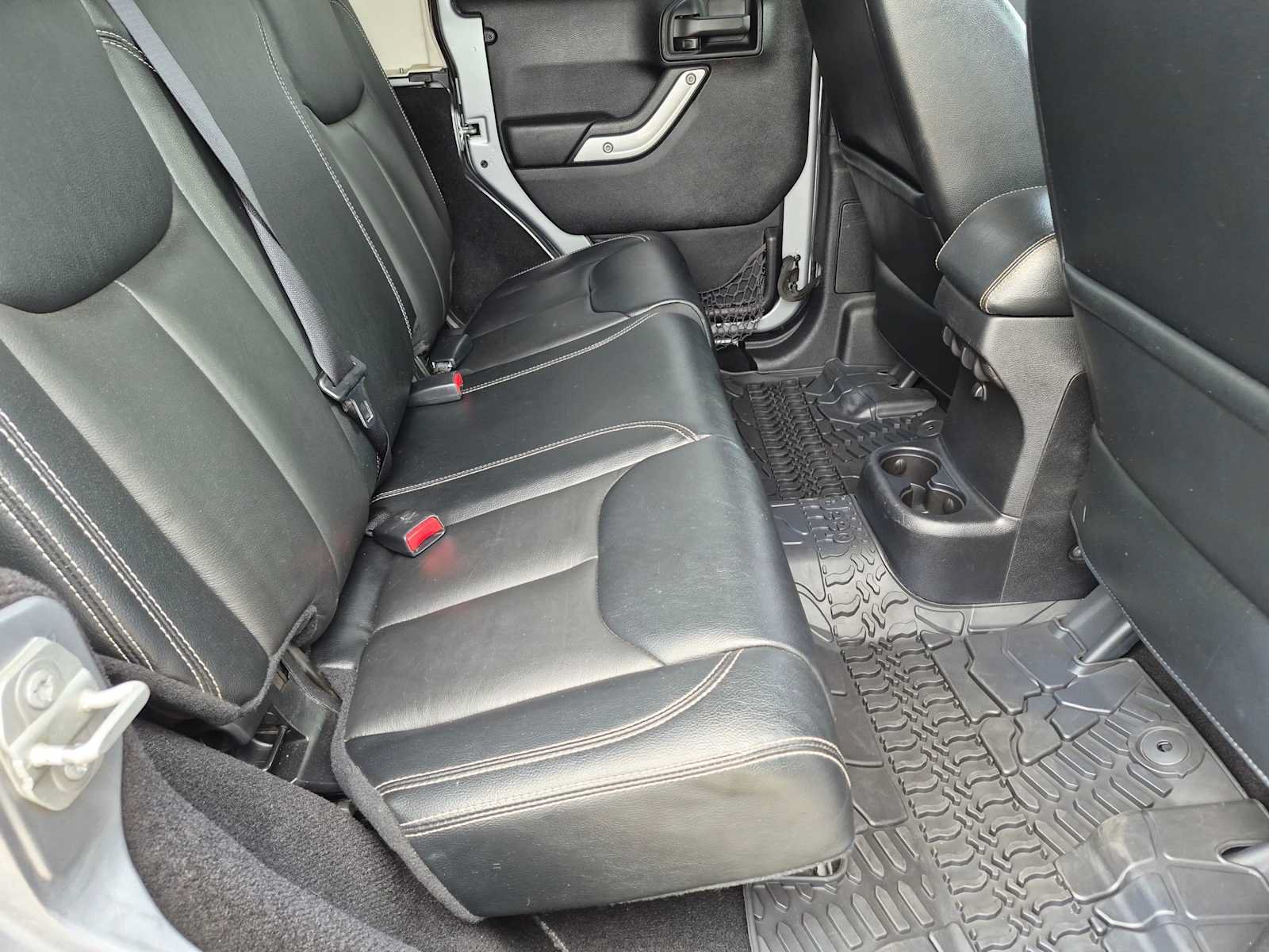 Used 2016 Jeep Wrangler Unlimited Rubicon AWD/4WD image 17
