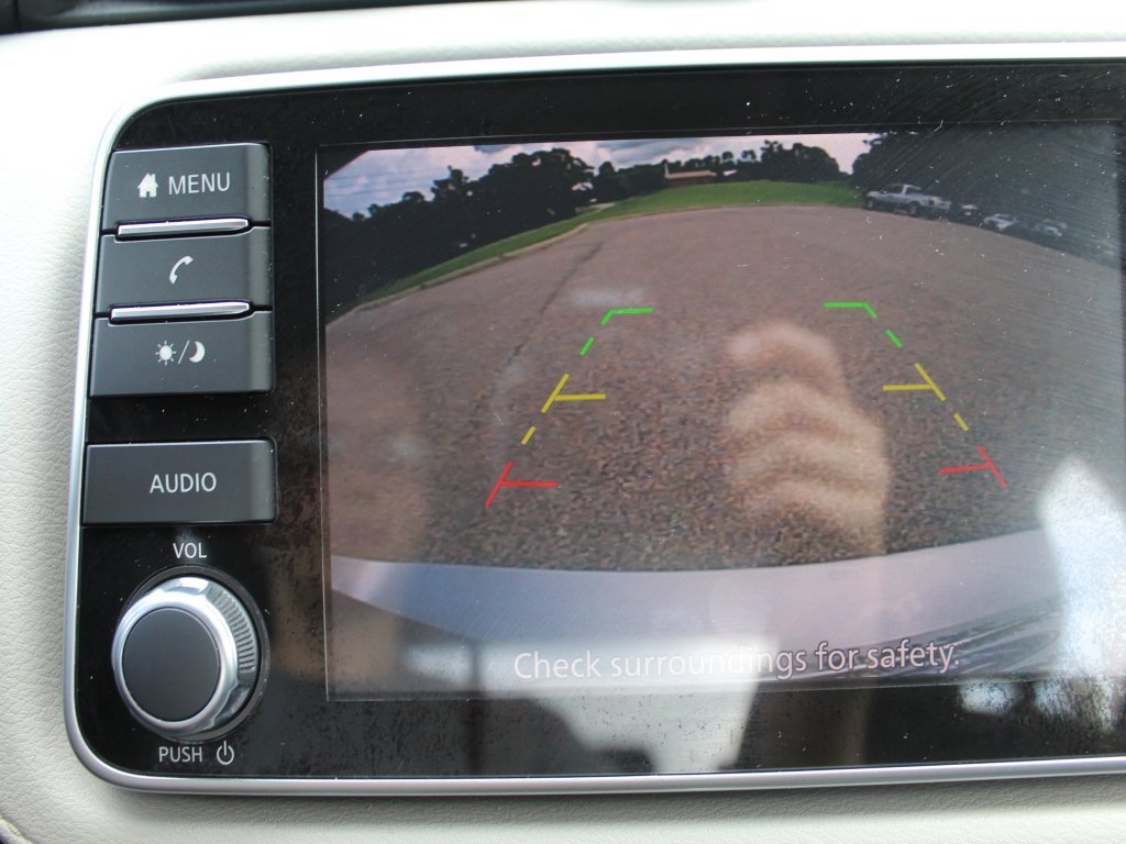 Used 2022 Nissan Versa SV image 6