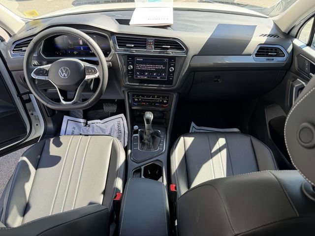 Certified 2023 Volkswagen Tiguan SE FWD image 14
